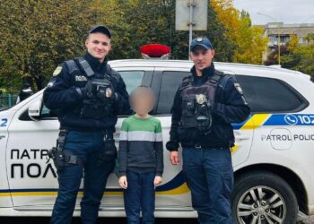 Патрульні Закарпаття оперативно знайшли зниклу дитину в Ужгороді (ФОТО)