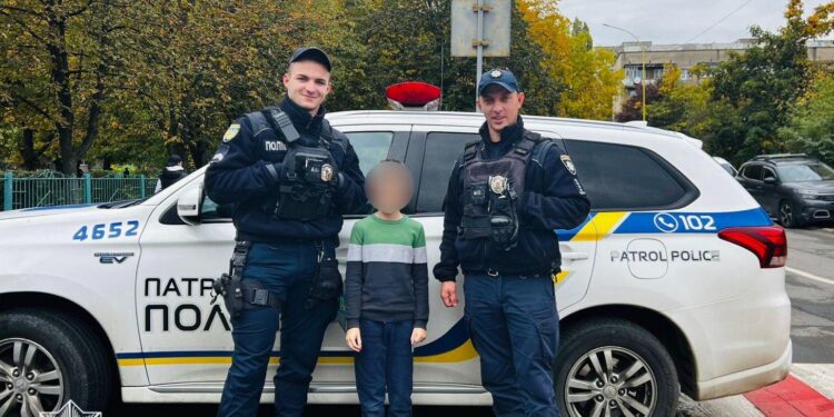 Патрульні Закарпаття оперативно знайшли зниклу дитину в Ужгороді (ФОТО)