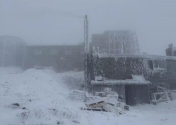 Піп Іван Чорногірський: мороз, вітер та хмарність — туристів закликають утриматися від сходжень –