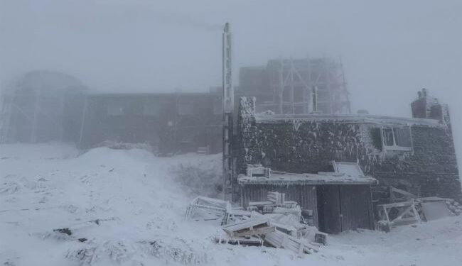 Піп Іван Чорногірський: мороз, вітер та хмарність — туристів закликають утриматися від сходжень –