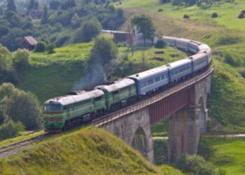 Поліція перевіряла потяг Кривий Ріг – Ясіня після повідомлення про замінування