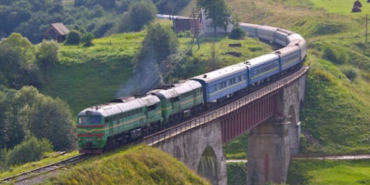 Поліція перевіряла потяг Кривий Ріг – Ясіня після повідомлення про замінування