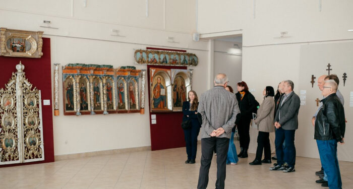 Повернення забутої традиції: в Ужгороді триває перша в Україні виставка храмового дереворізьблення Карпат