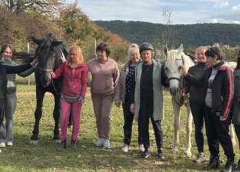 Родини полеглих закарпатських Героїв пройшли черговий сеанс іпотерапії (ФОТО)