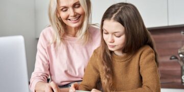 “Самостійність як мета”. Фонд Ріната Ахметова провів вебінар про допомогу дітям-сиротам