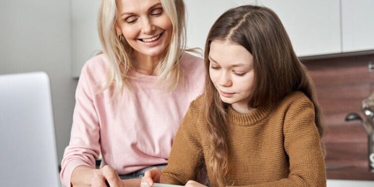 “Самостійність як мета”. Фонд Ріната Ахметова провів вебінар про допомогу дітям-сиротам