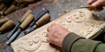 “Старіння” майстрів та унікальні техніки: як на Закарпатті рятують від забуття традиційні дерев’яні ремесла