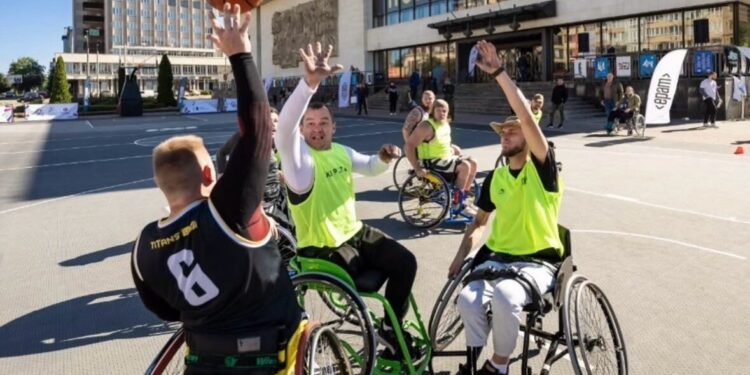 “Титани-Львів” провели показовий матч з баскетболу на кріслах колісних в Івано-Франківську – Спорт