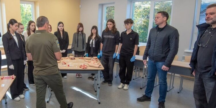 У Кам’янському відкрили оновлений осередок вивчення предмета “Захист України” – мер Білоусов