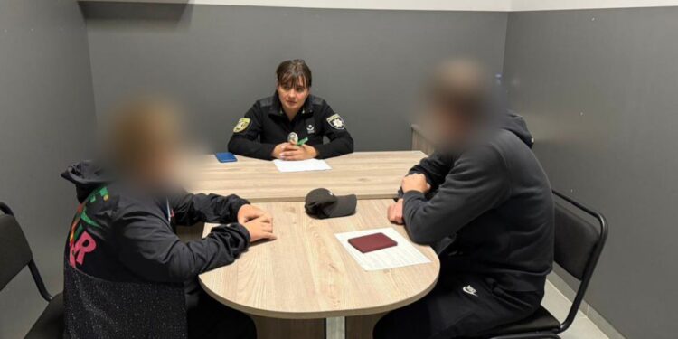 У Мукачеві 11-річний хлопець стріляв із револьвера на вулиці: батьків притягнули до відповідальності –