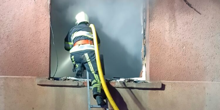 У Мукачеві згоріла двокімнатна квартира (ФОТО)