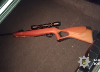 У Перечині затримали чоловіка, який навів гвинтівку на незнайомців (ФОТО)