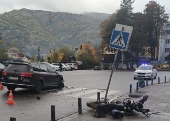 У Рахові п’яний мотоцикліст з неповнолітнім пасажиром потрапив у лобову ДТП (ФОТО)