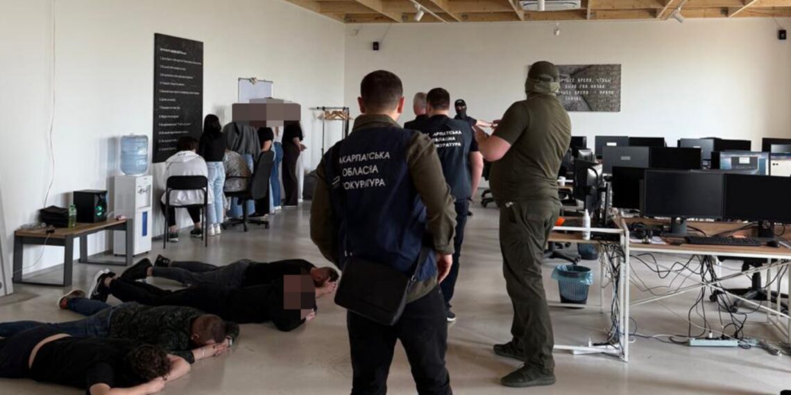 В Ужгороді судитимуть організаторів і працівників кол-центру, який ошукував громадян Чехії на інвестиціях (ФОТО)