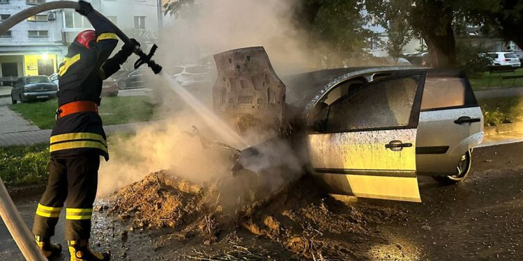 В Ужгороді тракторист допоміг загасити палаюче авто (ФОТО)