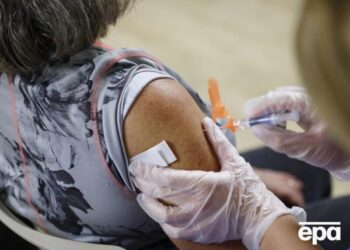 Вакцини проти COVID-19 можуть допомогти боротися з раком. Нові дослідження