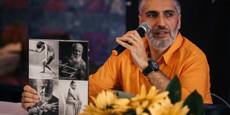 Відомий фотограф відмовився від нагороди Ужгородської міськради, звинувативши владу у руйнуванні міста (ФОТО)