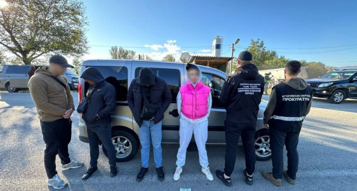 За кордон через Тису: мукачівська поліція затримала переправницю військовозобов’язаних