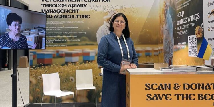 Закарпатка представила Україну на Всесвітньому конгресі бджолярів у Данії (ФОТО)
