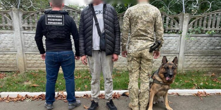 Закарпатські прикордонники затримали «рибалку», який намагався незаконно перейти кордон (ФОТО)