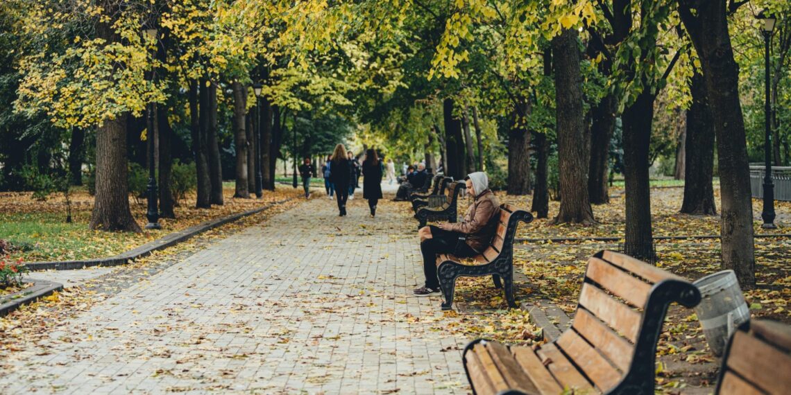 Жовтень 2025 в Україні буде теплішим: прогноз погоди від Укргідрометцентру –