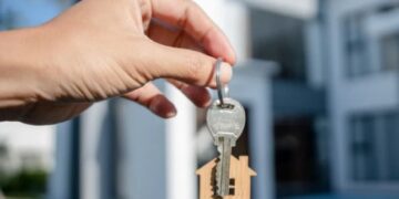 Людям пояснили, кому треба переоформити житло і чи діють нові правила реєстрації нерухомості — Закарпаття