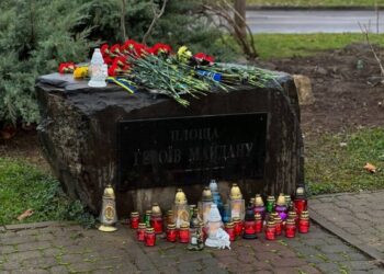 У День Гідності та Свободи міська влада вшанувала пам’ять загиблих — Закарпаття