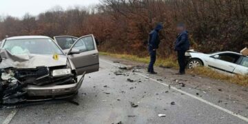В області зіткнулись два автомобілі. Постраждали четверо людей — Закарпаття