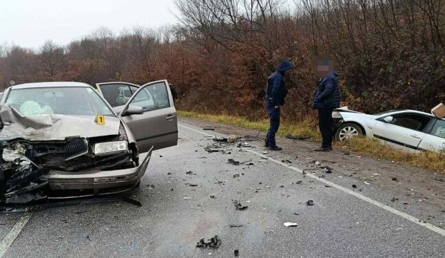 В області зіткнулись два автомобілі. Постраждали четверо людей — Закарпаття