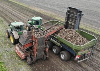 «Завод Кобзаренка» представив перевантажувач буряків – Техніка