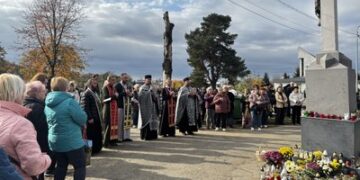 У Мукачеві 1 листопада відслужили панахиду й парастас за померлими — Суспільне Ужгород