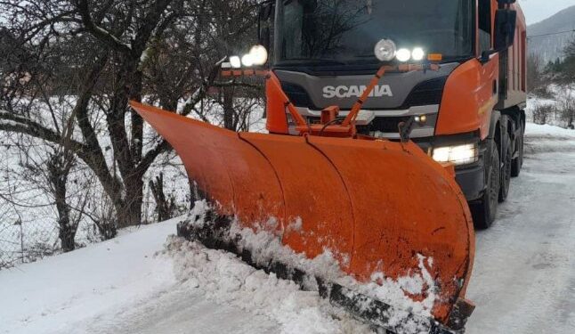 На гірські дороги в області вийшла спецтехніка — Закарпаття