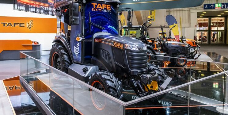 TAFE представила гібридний трактор EVX75 на Agritechnica 2025 – Техніка