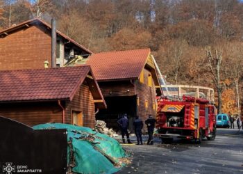На Мукачівщині спалахнула пожежа у готельно-ресторанному комплексі — Закарпаття