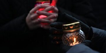 Памʼять жертв голодоморів вшанували в Ужгороді — Суспільне Ужгород