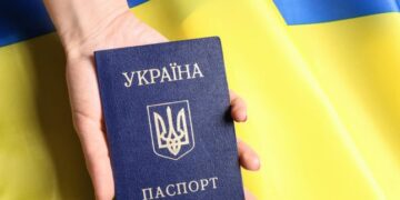 За такі паспорти штрафують: українців закликають перевірити свої документи — Закарпаття