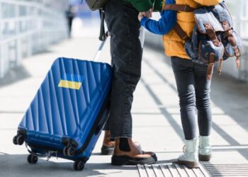 Декому доведеться оформити спеціальне посвідчення: для українців, які планують повертатися з-за кордону в Україну, оприлюднили попередження про паспорти — Закарпаття