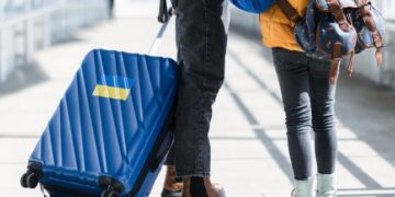 Декому доведеться оформити спеціальне посвідчення: для українців, які планують повертатися з-за кордону в Україну, оприлюднили попередження про паспорти — Закарпаття