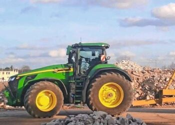 John Deere готує новий потужний трактор 8R: з’явився прототип – Техніка