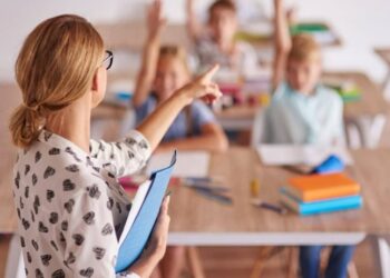 Вчителів поінформували, чи будуть збільшувати для них тижневе навантаження — Закарпаття