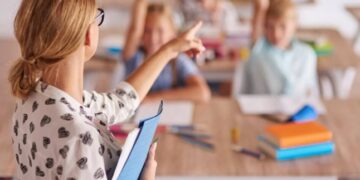 Вчителів поінформували, чи будуть збільшувати для них тижневе навантаження — Закарпаття