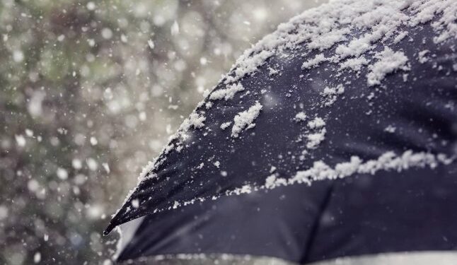 Синоптики попередили про негоду та коли почнеться дощ з переходом у мокрий сніг — Закарпаття