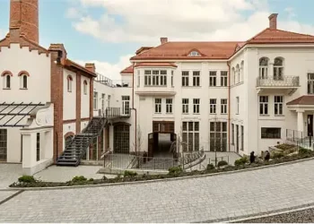 Економіка: Автентичну бруківку, яку зняли з львівських вулиць, використають у креативному хабі