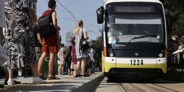 Економіка: Шість днів ремонтуватимуть аварійну ділянку колії на площі Соборній