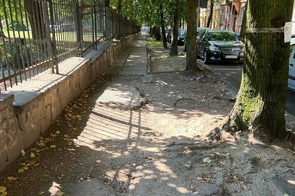 стан тротуарного покриття на вул. Архітекторській