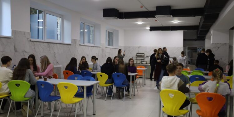 Економіка: У Новояворівській школі №1 оновили харчоблок за 25 млн грн