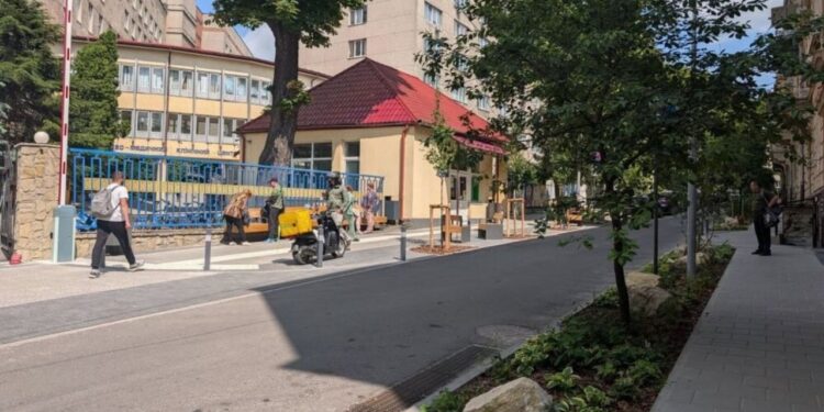 Економіка: Вулиці біля військового госпіталю у Львові тимчасово закриють