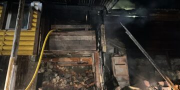 Вогнеборці розповіли про пожежу, яку гасили вночі у селі — Закарпаття