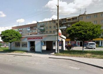 Громаді Ужгорода через суд повернули привласнену колишнім депутатом автобусну зупинку