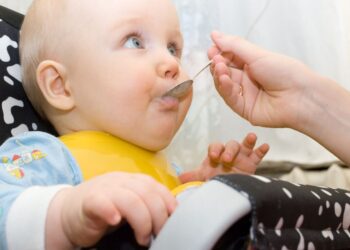 Як і коли починати давати каші малюкам корисні поради для батьків